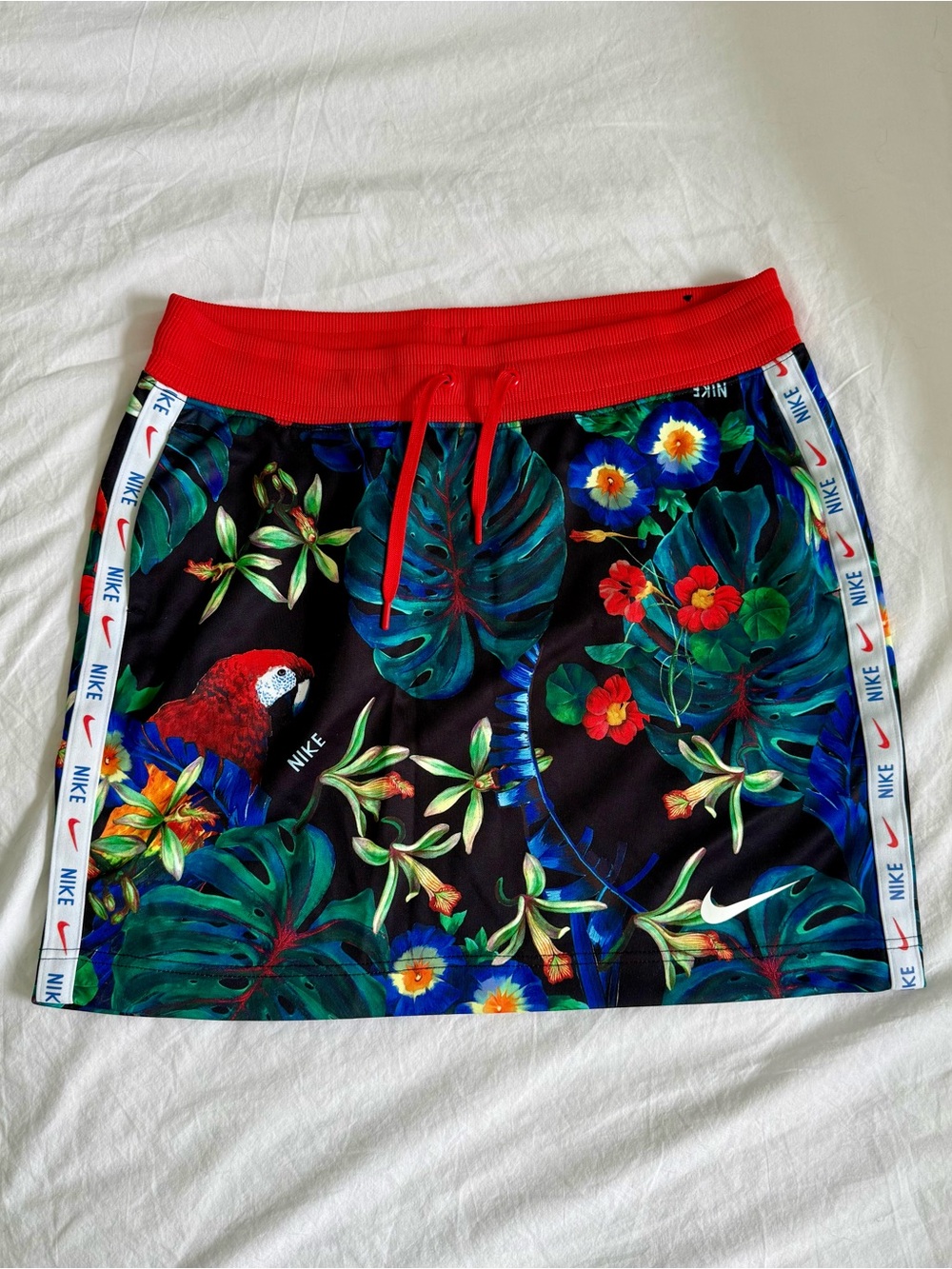 Nike Women's Medium Hyper Femme Skirt Tropical Parrot Macaw Bird Print Red